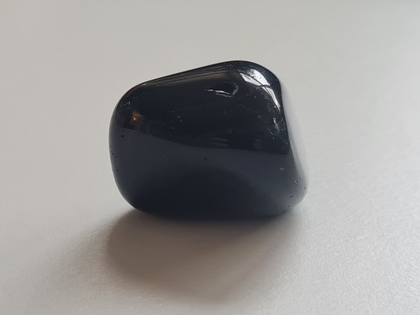 Pierre tourmaline noire